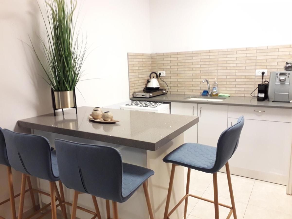 Bat Yam On The Beach Apartman Kültér fotó